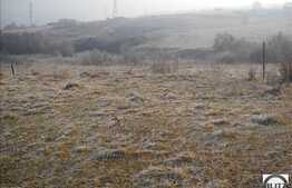 Teren de 887 mp in zona de case!