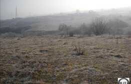 Teren de 887 mp in zona de case!