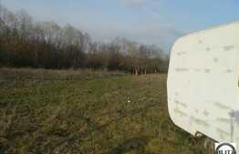 Teren de vanzare 1637 mp cu front de 52 ml. Utilitati la 100 ml