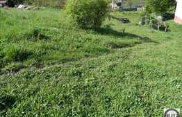 Teren de vanzare, 1365 mp, front stradal 14 ml, zona linistita de case si vile