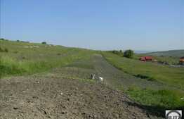 Vanzare teren 4700 mp, 2 fronturi, zona linistita, nou dezvoltata