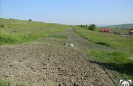 Vanzare teren 4700 mp, 2 fronturi, zona linistita, nou dezvoltata