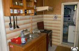 Apartament de vanzare cu 2 camere, curte comuna, zona Facultatii de Litere