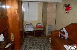 Apartament de vanzare cu 2 camere, curte comuna, zona Facultatii de Litere