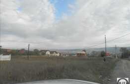 Teren de vanzare, 500 mp, front 15 ml, utilitati la front, zona linistita