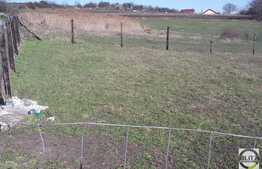 Teren 1600 mp, utilitati in zona, front 18 ml, in zona linistita de case