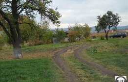 Vanzare teren 400 mp cu front 19 ml