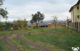 Vanzare teren 400 mp cu front 19 ml