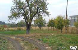 Vanzare teren 400 mp cu front 19 ml