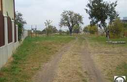 Vanzare teren 400 mp cu front 19 ml