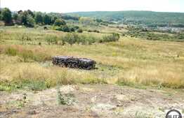 Teren de vanzare 550 mp, front 16 ml. Liniste si priveliste garantata.