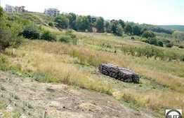 Teren de vanzare 550 mp, front 16 ml. Liniste si priveliste garantata.