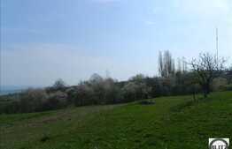 Teren de vanzare 1100 mp, front 25 ml, cu priveliste deosebita, POT 35 % CUT 0.9