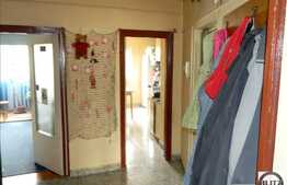 Apartament cu 2 camere, 53 mp, decomandat, zona Izlazului , cu boxa la subsol