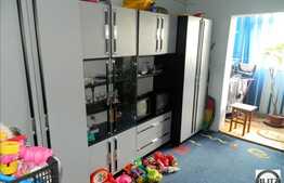 Apartament cu 2 camere, 53 mp, decomandat, zona Izlazului , cu boxa la subsol