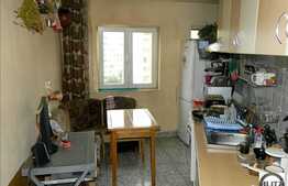 Apartament cu 2 camere, 53 mp, decomandat, zona Izlazului , cu boxa la subsol