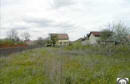 Teren de vanzare 1700 mp, front 21 ml, apa + canalizare la front, zona linistita