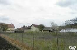 Teren de vanzare 1700 mp, front 21 ml, apa + canalizare la front, zona linistita