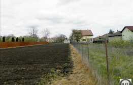 Teren de vanzare 1700 mp, front 21 ml, apa + canalizare la front, zona linistita