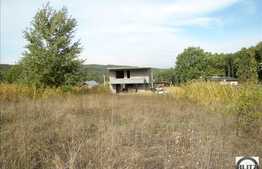 Teren cu 925 mp si front de 30 m in zona plina de verdeata