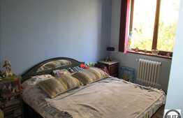 De vanzare 72 mp, 4 camere decomandate, zona Hotel Royal. Loc de parcare inclus