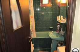 De vanzare 72 mp, 4 camere decomandate, zona Hotel Royal. Loc de parcare inclus