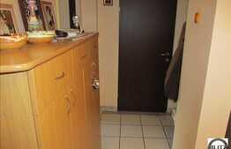 De vanzare 72 mp, 4 camere decomandate, zona Hotel Royal. Loc de parcare inclus