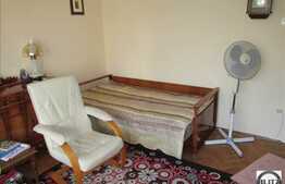 De vanzare 72 mp, 4 camere decomandate, zona Hotel Royal. Loc de parcare inclus