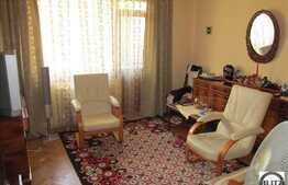 De vanzare 72 mp, 4 camere decomandate, zona Hotel Royal. Loc de parcare inclus