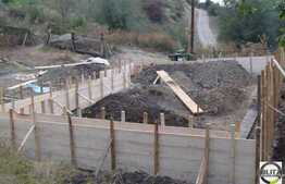 Vanzare teren 630 mp, cu front 19 ml, constructie inceputa P+E, 138 mp utili