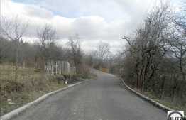 Teren de vanzare 1400 mp, cu front de 20 ml, POT 30 % CUT 0.9