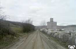 Teren de vanzare 1400 mp, cu front de 20 ml, POT 30 % CUT 0.9