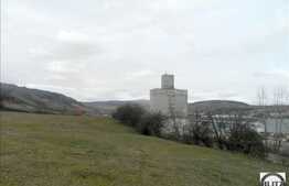 Teren de vanzare 1400 mp, cu front de 20 ml, POT 30 % CUT 0.9