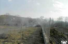 Teren 3000 mp, front stradal 42 ml, utilitati la front, acces pe drum privat!