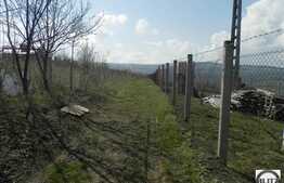 Vanzare teren 900 mp, front 40 ml, POT 45 % CUT 1.8, cu priveliste deosebita!