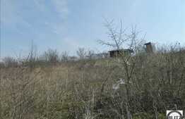 Vanzare teren 900 mp, front 40 ml, POT 45 % CUT 1.8, cu priveliste deosebita!