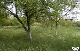 Vanzare 1600 mp teren, toate utilitatile la front, priveliste frumoasa!