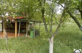 Vanzare 1600 mp teren, toate utilitatile la front, priveliste frumoasa!