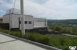 Teren 500 mp, front 30 ml la 2 strazi, ideal duplex, cu panorama deosebita!