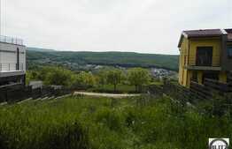 Teren 500 mp, front 30 ml la 2 strazi, ideal duplex, cu panorama deosebita!