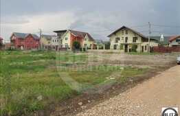 De vanzare teren. 1000 mp, front 70 mp