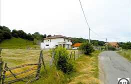 Teren cu o panorama deosebita asupra Clujuilui, la 5 km de Cluj, 2500 mp