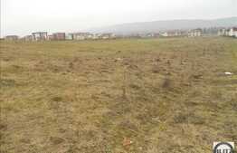 Vanzare teren cu 700 mp, front de 35 ml, zona Sub Cetate!