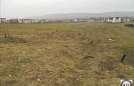 Vanzare teren cu 700 mp, front de 35 ml, zona Sub Cetate!