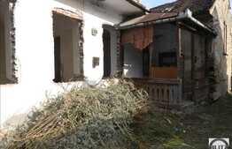 Teren + casa demolabila, 391 mp, front stradal 12,5 ml, zona centrala a orasului