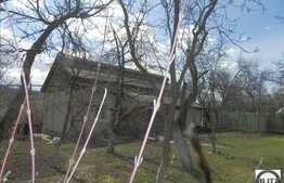 Teren de vanzare, cu casa demolabila, 700 mp, utilitati la front!