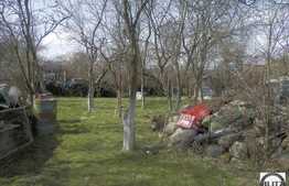 Teren de vanzare, cu casa demolabila, 700 mp, utilitati la front!