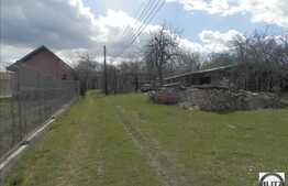 Teren de vanzare, cu casa demolabila, 700 mp, utilitati la front!