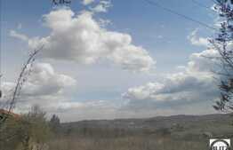 Teren de vanzare, cu casa demolabila, 700 mp, utilitati la front!