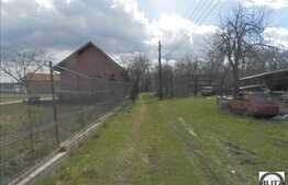 Teren de vanzare, cu casa demolabila, 700 mp, utilitati la front!